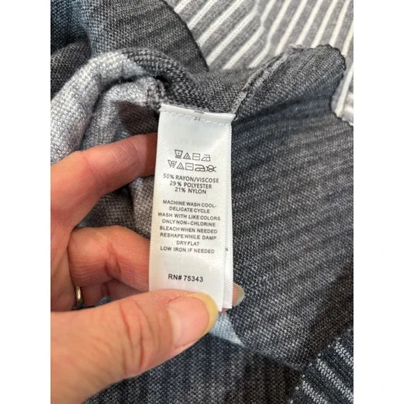 Aritzia Tahari crop grey white stripe women's medium pullover sweater nautical - Picture 9 of 9